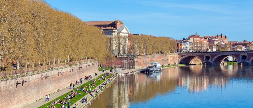 Vue sur les quais de la Daurade